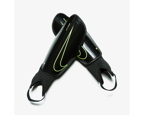 Ochraniacz piłkarski  Nike Charge, kolor czarny  (rozmiar XL)