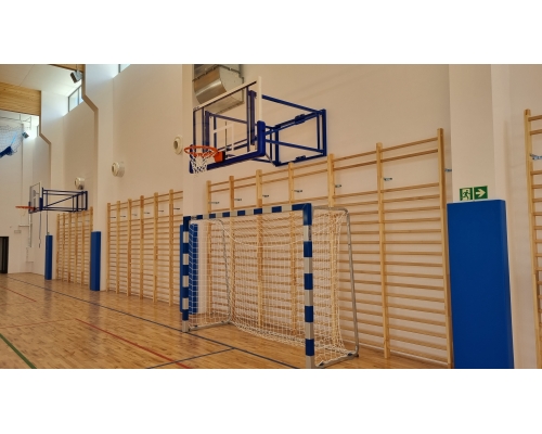 Tablica do koszykówki profesjonalna, szkło akrylowe o wymiarach 105x180 cm o grubości 10 mm, na ramie metalowej, bezotworowy system mocowania płyty, p